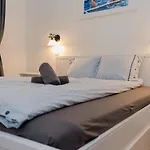 Apartment Florenc With 3-Bathrooms & Bedrooms